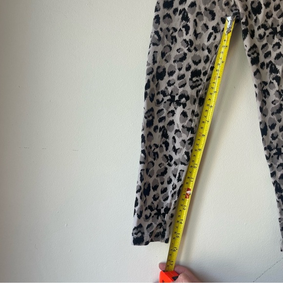 🌼 5/$25 Old Navy Girls Leopard Print Leggings Gray Black Size 5T - Picture 6 of 8